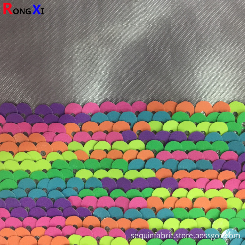 Marke Rainbow 5mm Reversible Rainbow Paillettenstoff
